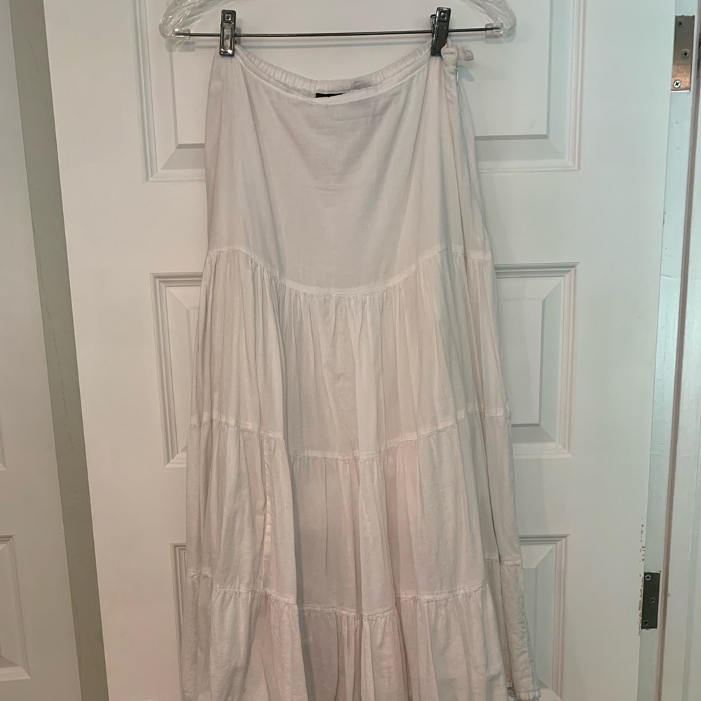 White side zipper! Built in slip very airy